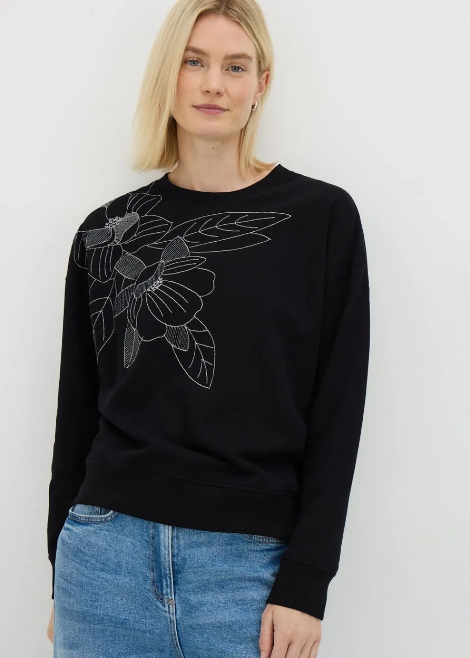 Tops>Papaya Black Floral Stitch Sweatshirt