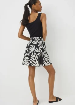 Skirts><noscript><img width=