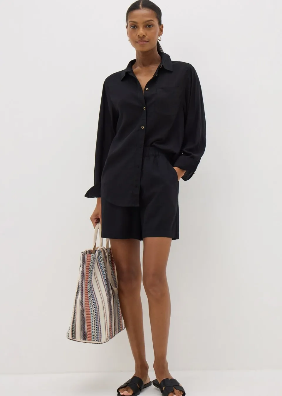 Shorts>Papaya Black Linen Blend Shorts