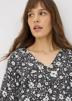 Tops>Papaya Black Monchrome Floral V-Neck Tea Top
