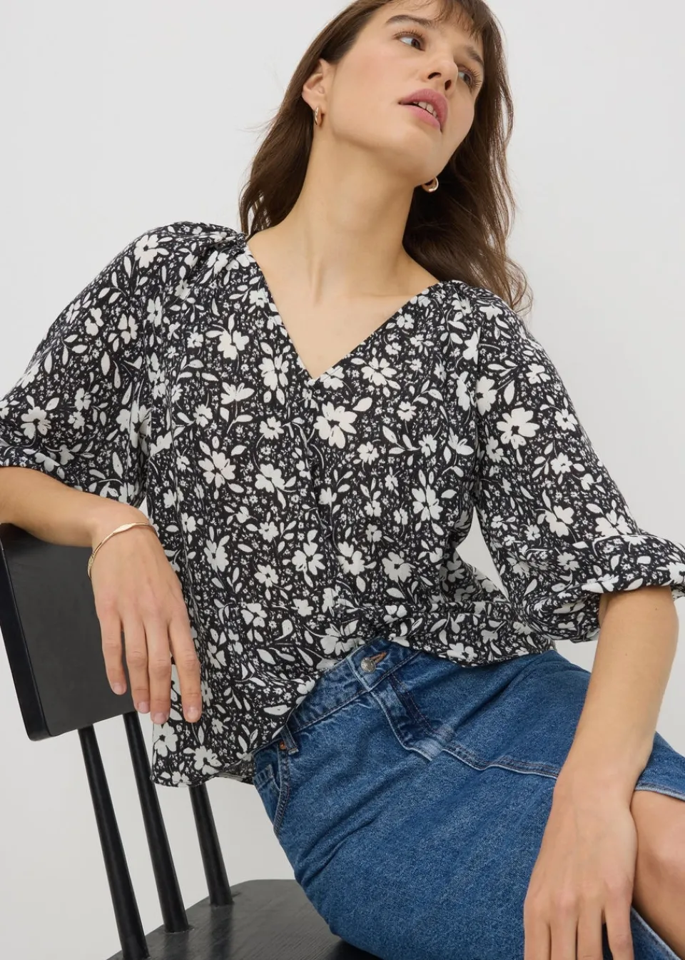 Tops>Papaya Black Monchrome Floral V-Neck Tea Top