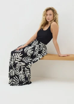 Skirts><noscript><img width=