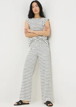 Trousers><noscript><img width=