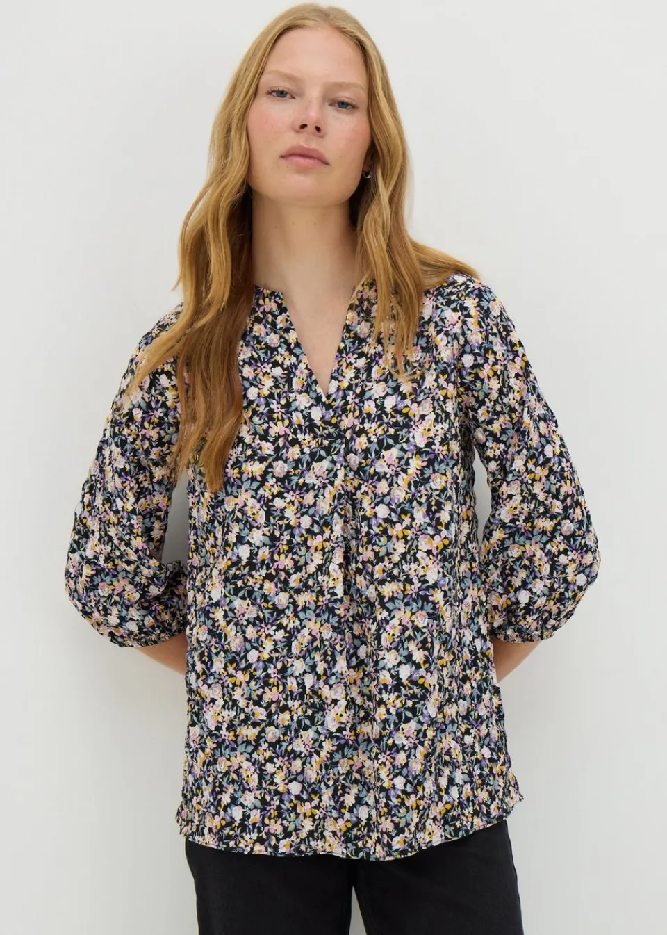 Tops>Papaya Black Seersucker Floral V-Neck Blouse