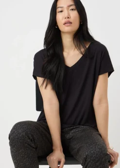 T-Shirts><noscript><img width=