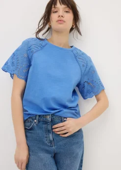 T-Shirts><noscript><img width=