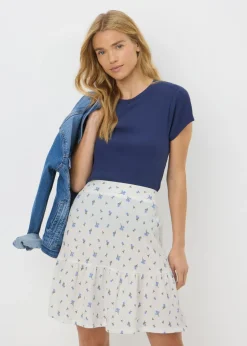 Skirts><noscript><img width=