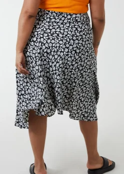 Skirts><noscript><img width=