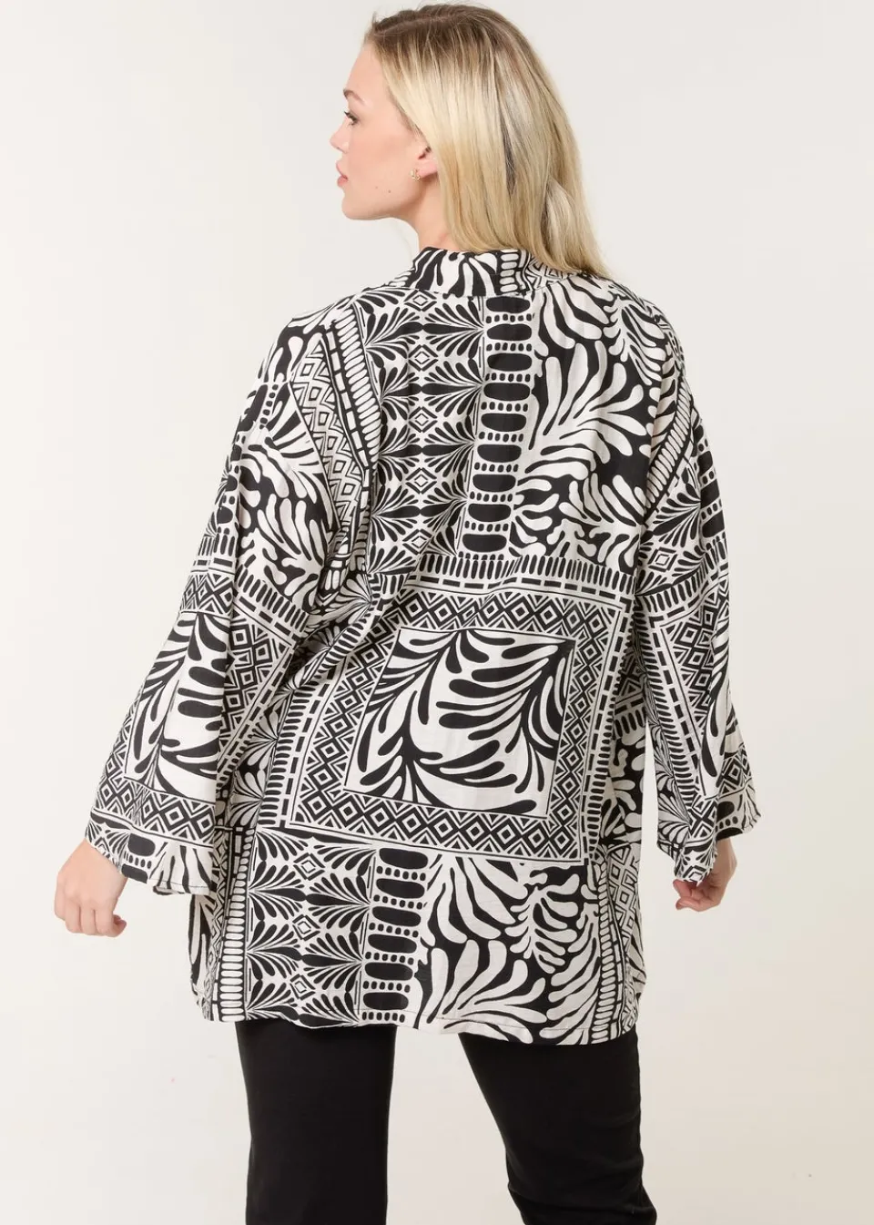 Tops>Blue Vanilla Black Kimono With Geometric Print