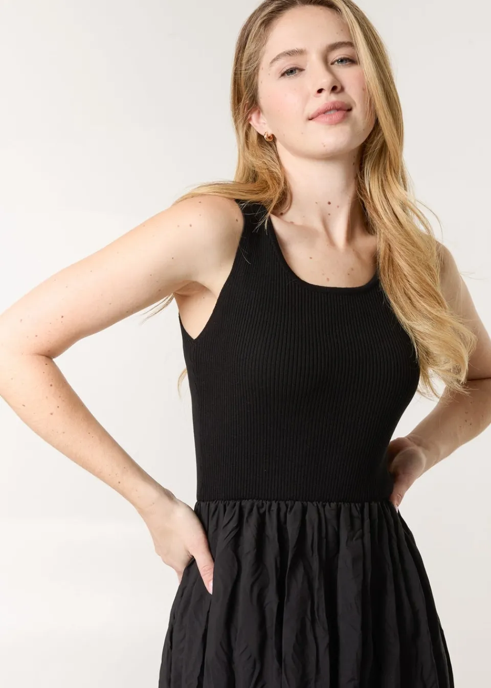 Dresses>Blue Vanilla Black Round Neck Crinkled Dress