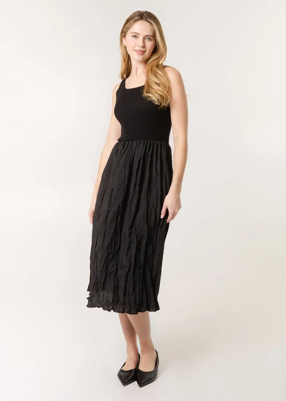Dresses>Blue Vanilla Black Round Neck Crinkled Dress