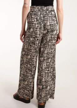 Trousers><noscript><img width=