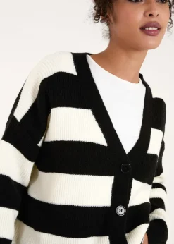 Knitwear><noscript><img width=