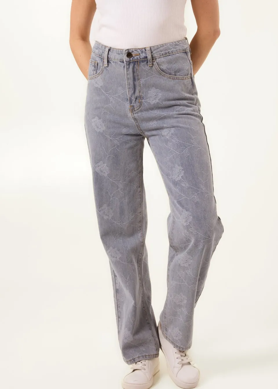 Jeans & Jeggings>Blue Vanilla Denim Flower Embroidered Jeans