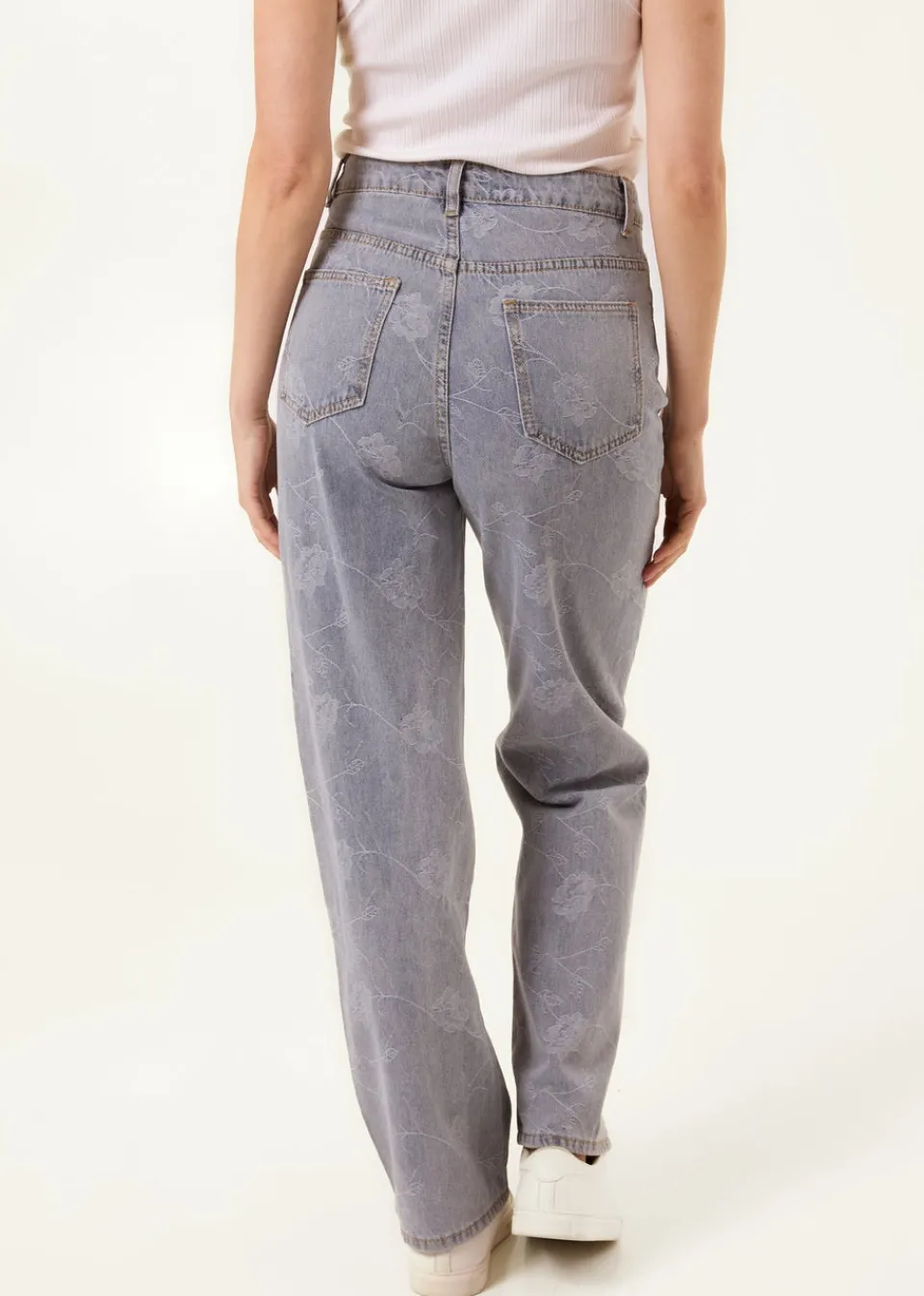 Jeans & Jeggings>Blue Vanilla Denim Flower Embroidered Jeans