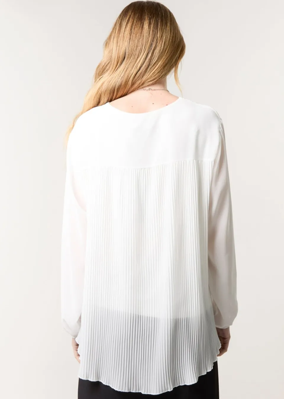 Tops>Blue Vanilla Ivory Chiffon V Neck With Necklace
