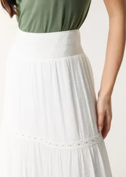 Skirts><noscript><img width=