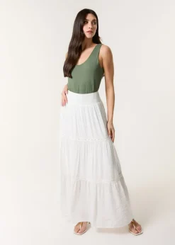 Skirts><noscript><img width=