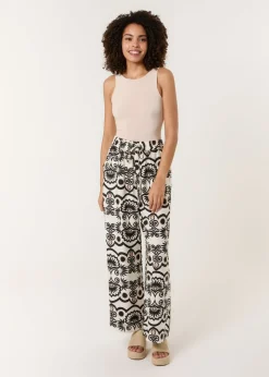Trousers><noscript><img width=