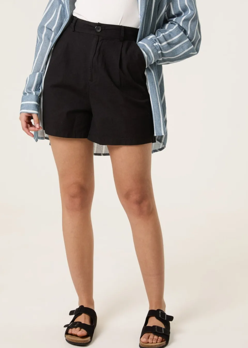 Shorts>Blue Vanilla Ivory Shorts With Pleated Design