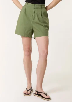 Shorts>Blue Vanilla Khaki Shorts With Pleated Design