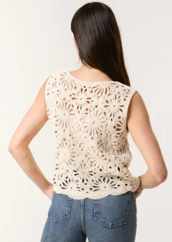 Tops><noscript><img width=