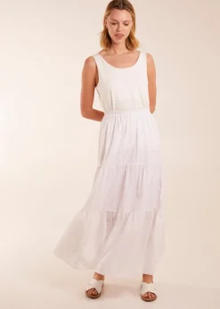 Skirts><noscript><img width=