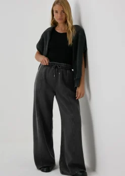 Trousers><noscript><img width=