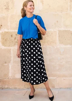Skirts><noscript><img width=