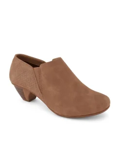 Footwear><noscript><img width=