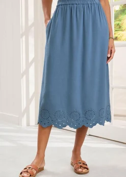 Skirts><noscript><img width=