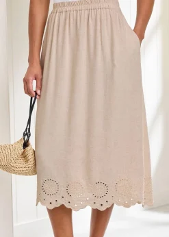 Skirts><noscript><img width=