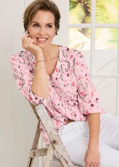 Tops>Cotton Traders Pastel Pink 3/4 Sleeve V Neck Printed Crinkle Top