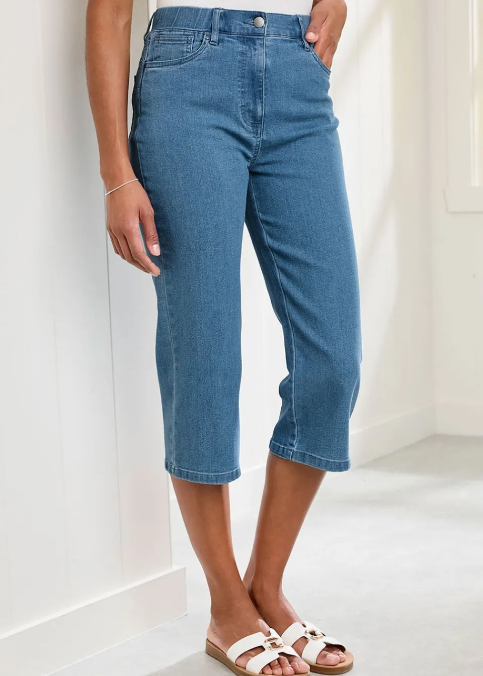 Jeans & Jeggings>Cotton Traders Washed Blue Stretch Crop Denim Trousers
