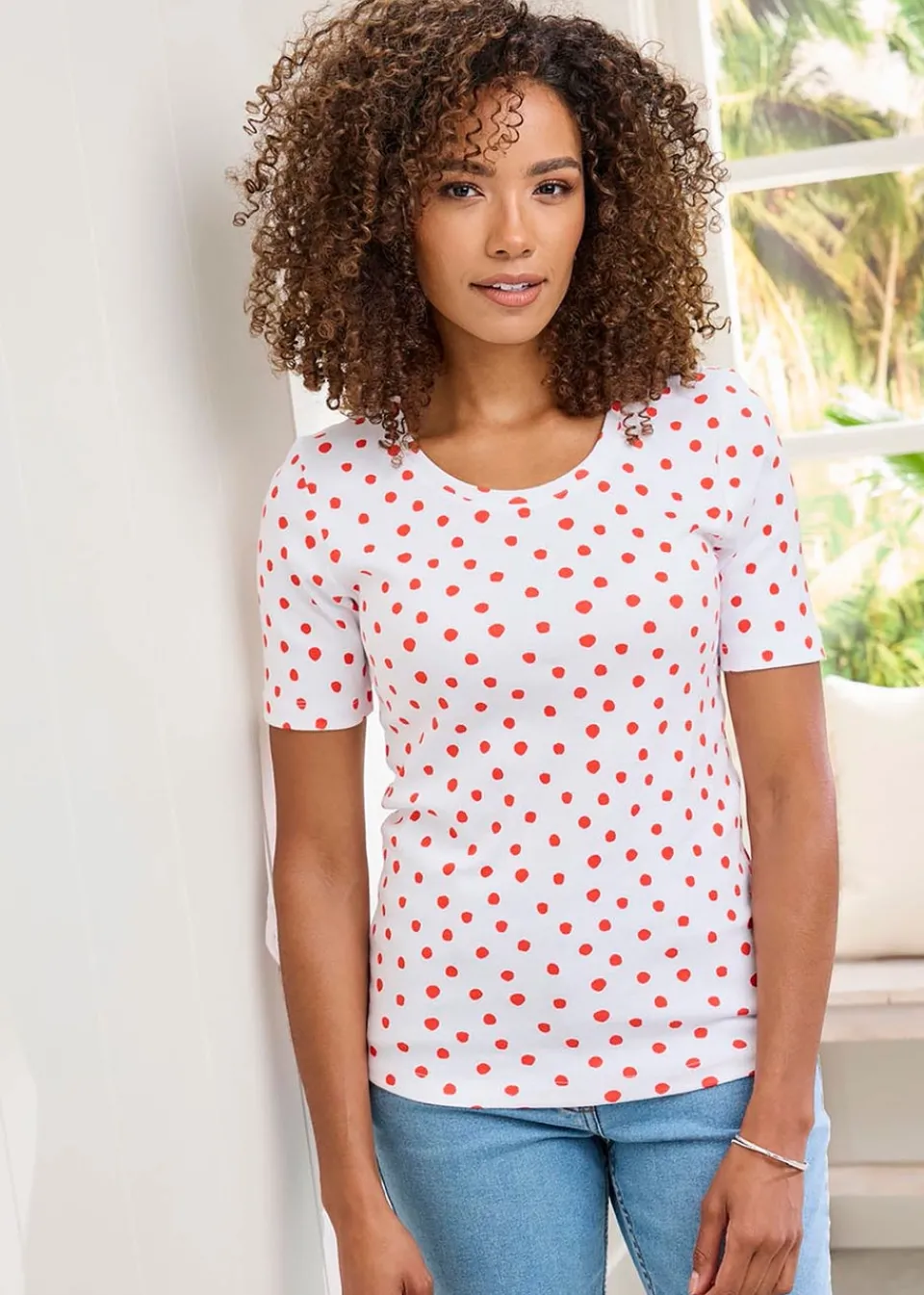 T-Shirts>Cotton Traders White Wrinkle Free Short Sleeve Spot Scoop Neck Top