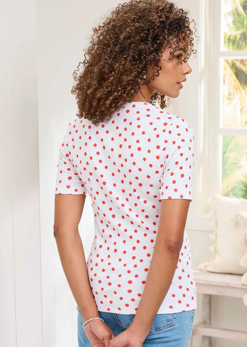 T-Shirts>Cotton Traders White Wrinkle Free Short Sleeve Spot Scoop Neck Top