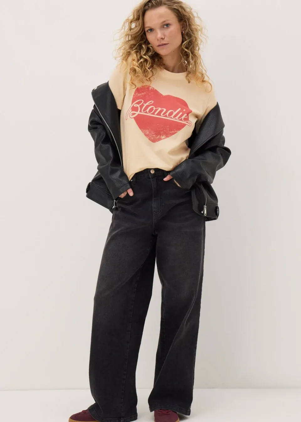 T-Shirts>Blondie Cream Heart T-Shirt