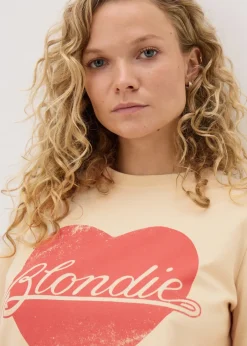 T-Shirts><noscript><img width=