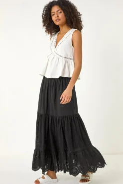 Skirts><noscript><img width=