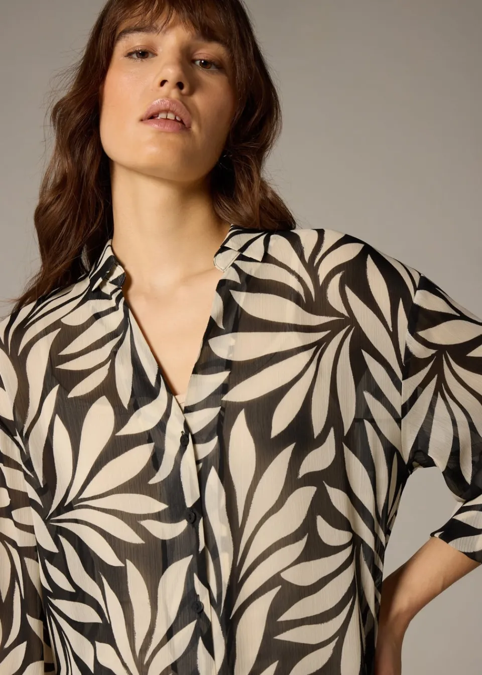 Tops>Et Vous Black Mono Palm V-Neck Blouse