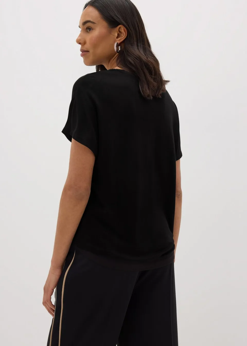 T-Shirts>Et Vous Black V-Neck T-Shirt