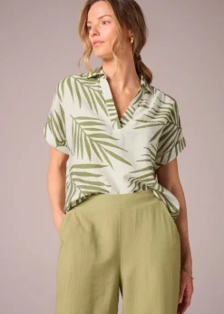 Tops>Et Vous Green Palm Print Airflow V-Neck Blouse