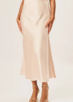 Skirts><noscript><img width=