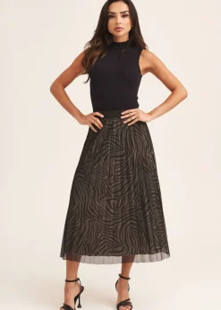 Skirts><noscript><img width=
