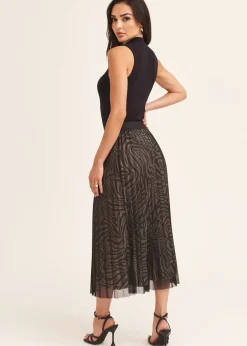Skirts><noscript><img width=