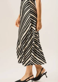 Skirts><noscript><img width=