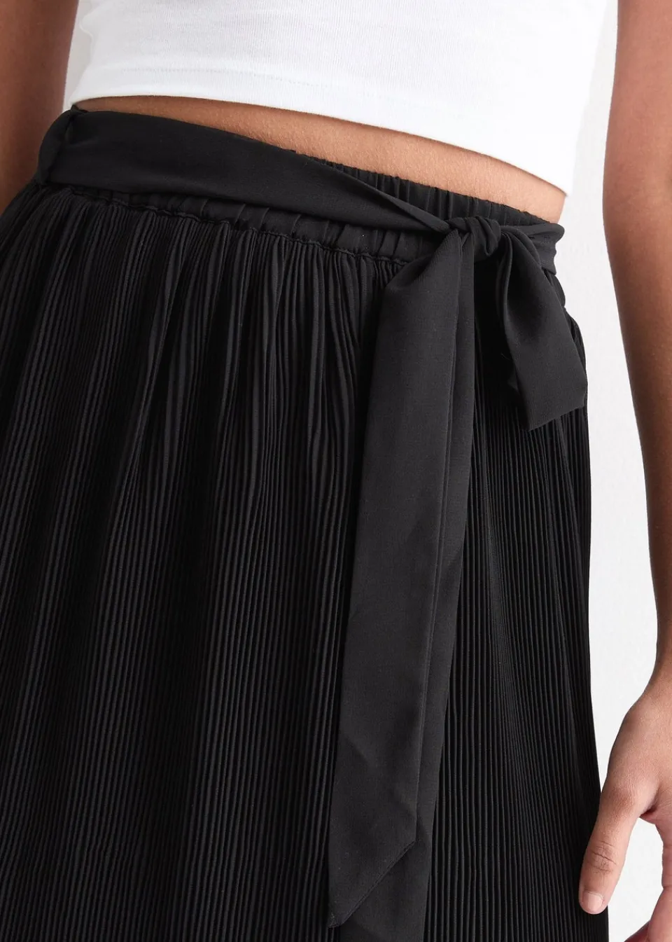 Skirts>Gini London Black Pleated Belt Detail Midi Skirt