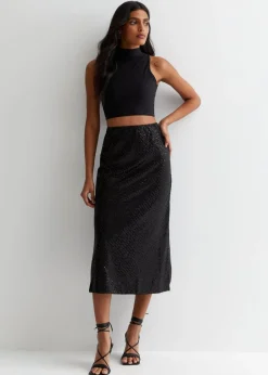 Skirts><noscript><img width=