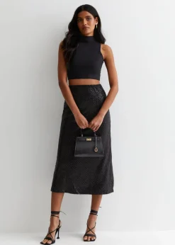 Skirts><noscript><img width=