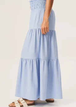 Skirts><noscript><img width=